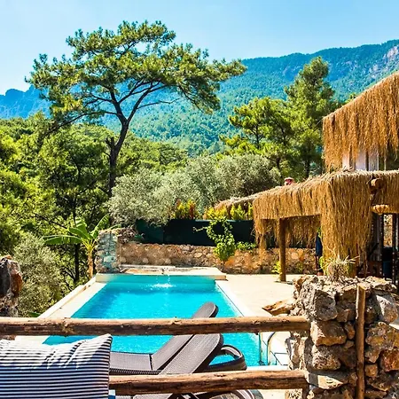 Sleeps 2 With Pool Air Con And Wifi Kuyucak